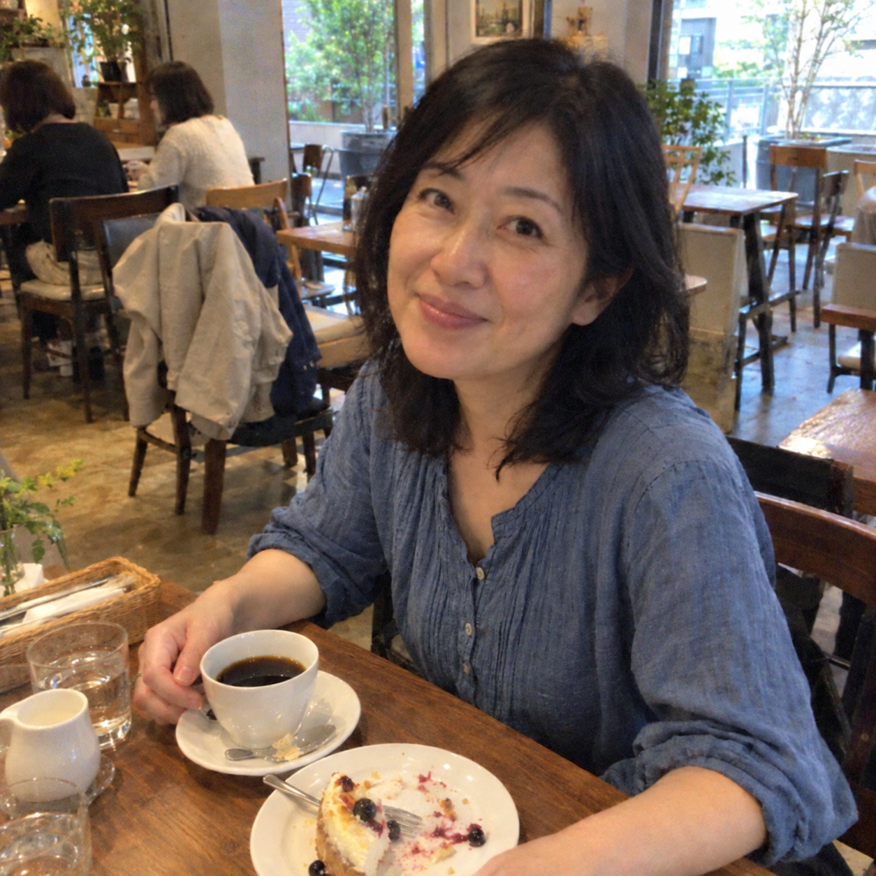 女性のイメージ写真